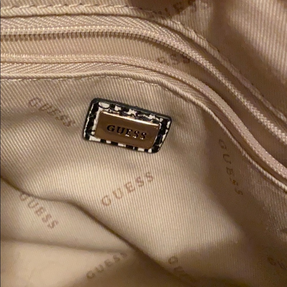 GUESS PURSE - Picture 5 of 5